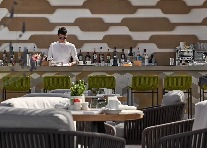 Otel Myconian Korali Relais & Chateaux 5*